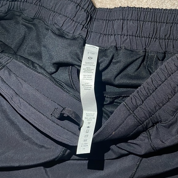 Lululemon Hotty Hot LR Short 4" Lined - Picture 4 of 4